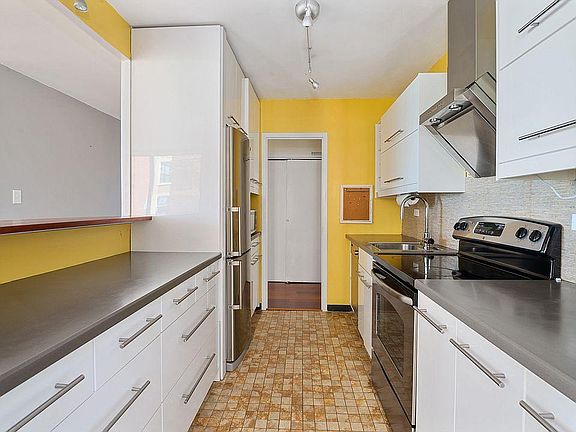 5th image of 360 W Wellington Ave APT 10E