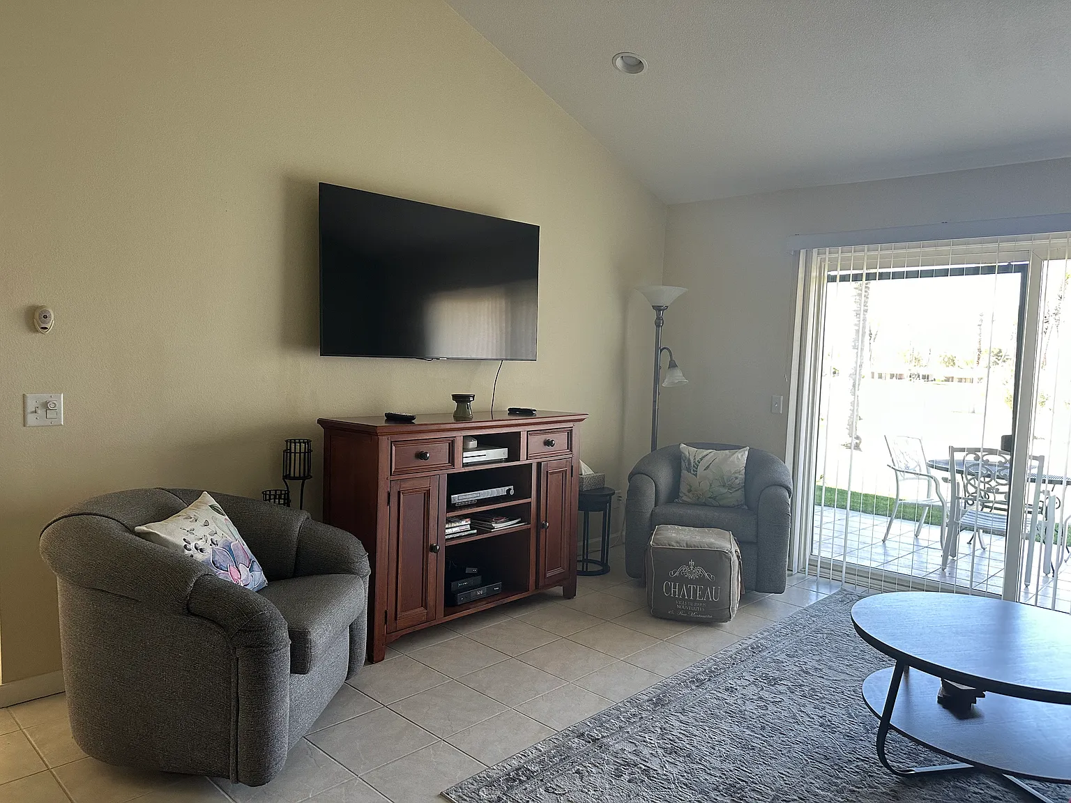 2 bed, 1065 sqft, $2,550 — Photo 2