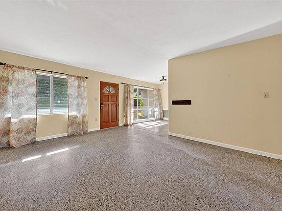3rd image of 710 Twin Oaks Ln