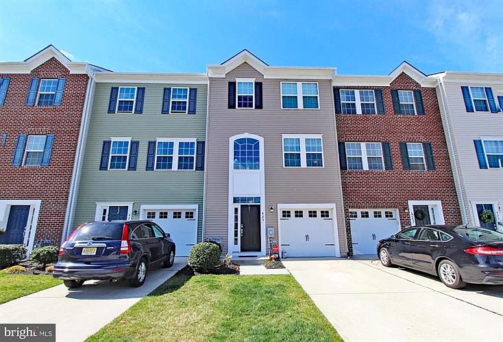 1st image of 425 Dogwood Dr #425