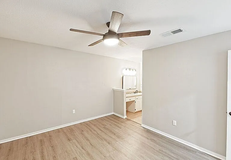 889 Dublin Dr #D — Photo 16