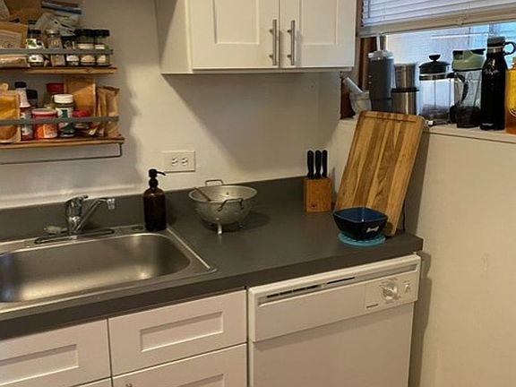 3rd image of 5100-10 N Glenwood Ave #2