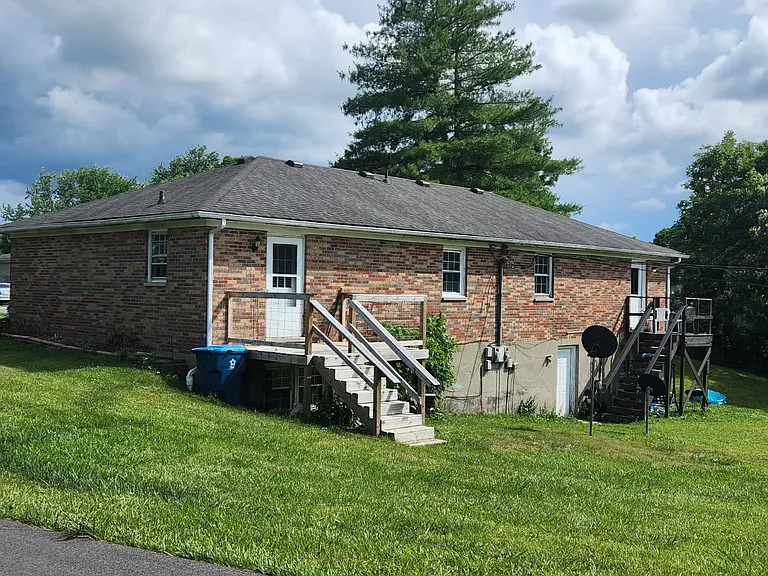 100 Grant Dr — Photo 28