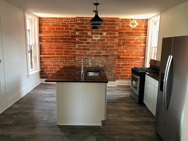 2 bed, 1300 sqft, $1,900 — Photo 2
