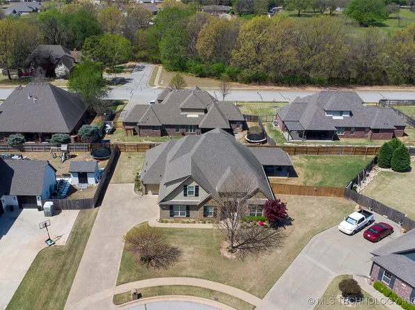 7204 S Sycamore Ave, Broken Arrow, OK 74011