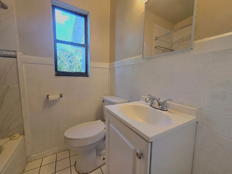 2248 Weber St — Photo 8