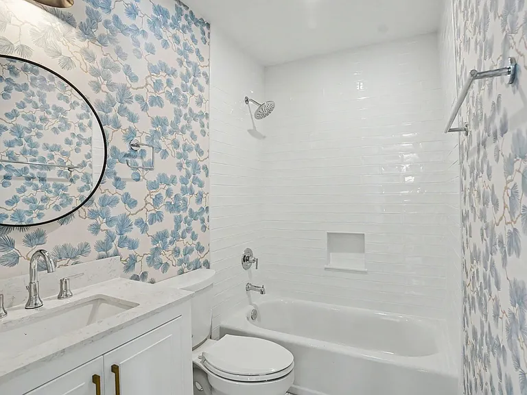 620 E 48th St #B — Photo 9