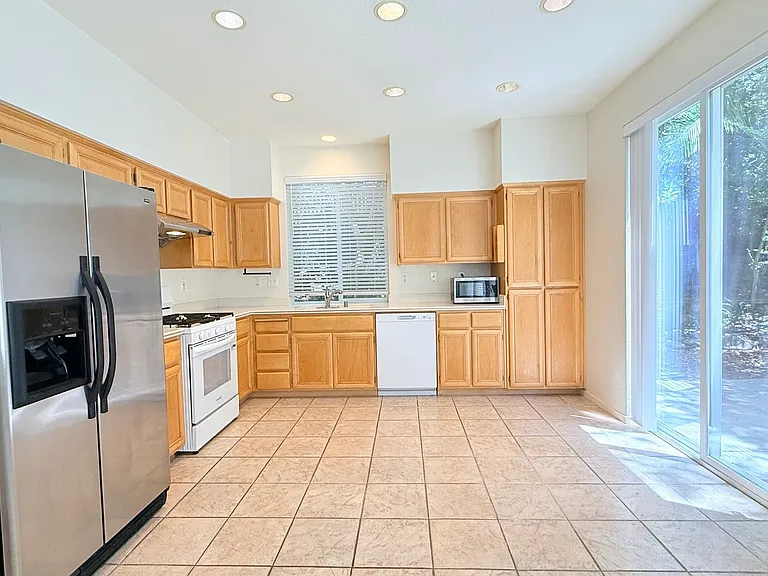 1023 Vista Pointe Cir — Photo 14