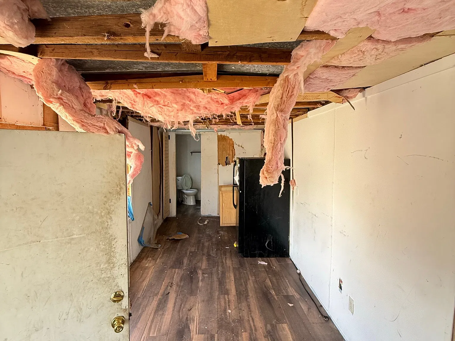Handyman Special Mobile Home - Only $300 — Photo 4