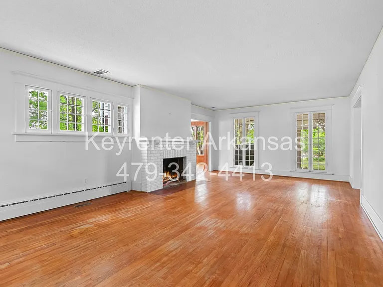 255 W Lawson St — Photo 4