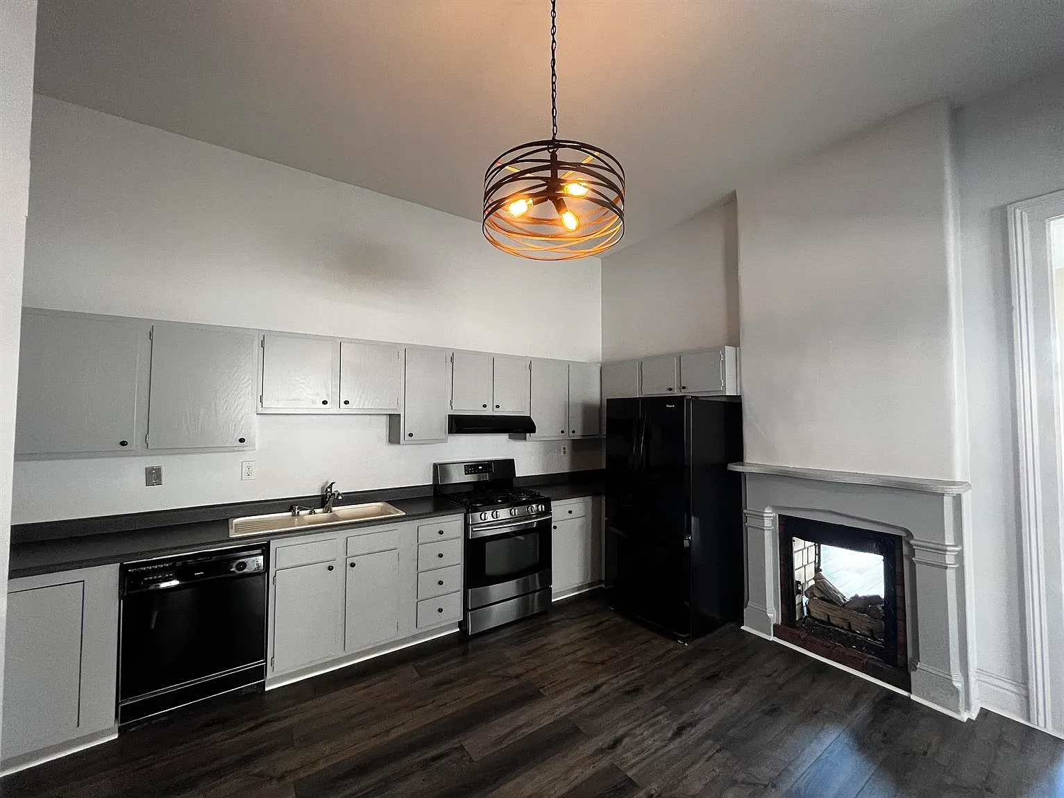 2 bed, 1100 sqft, $1,450 — Photo 4