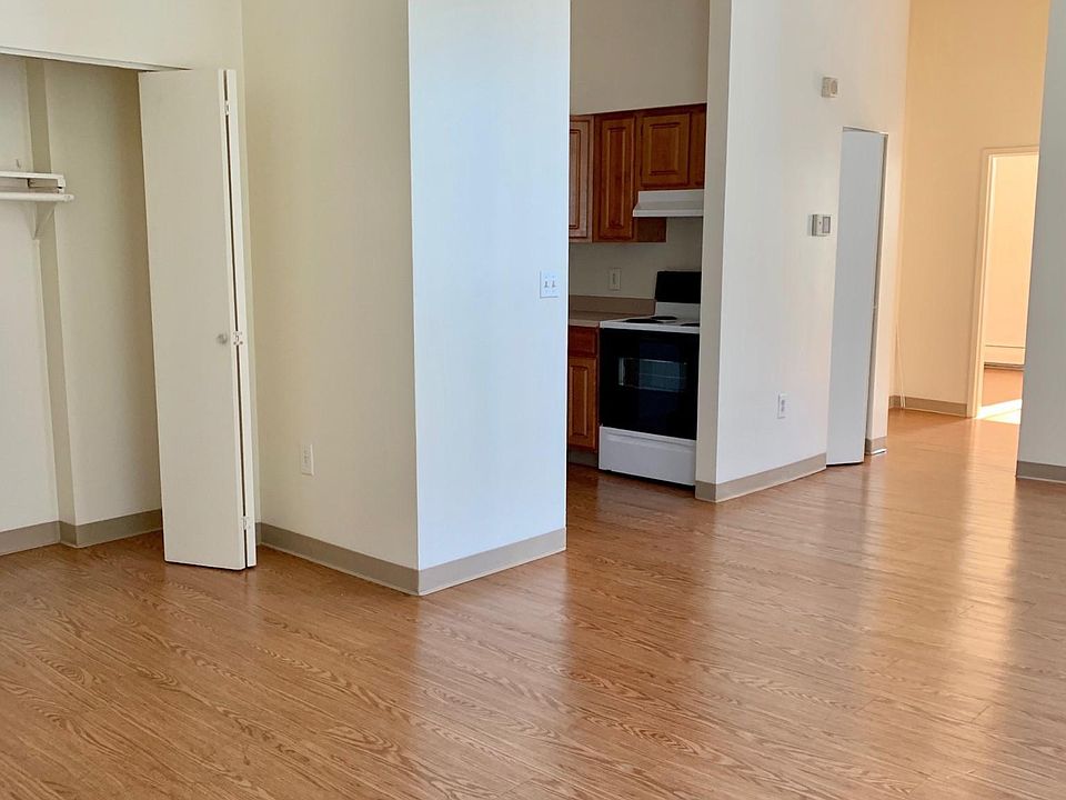 2nd image of 133 Northampton St APT 201T