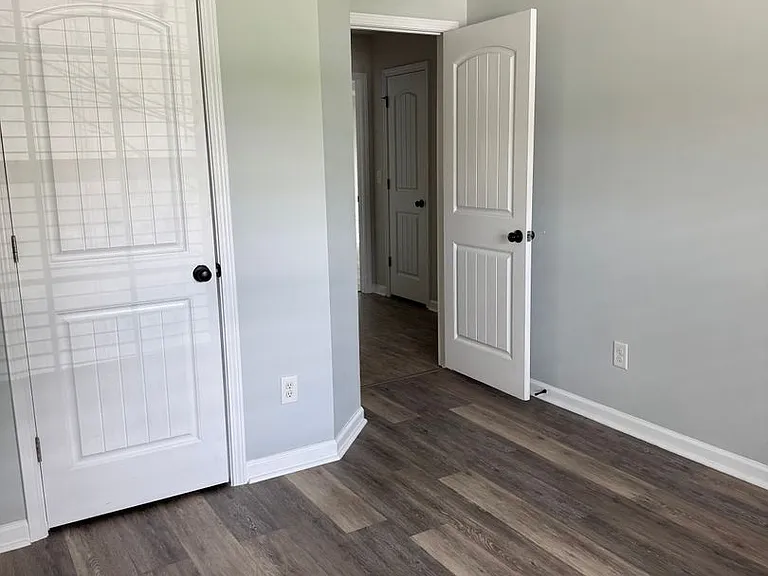 303 Tuscan Ct — Photo 6