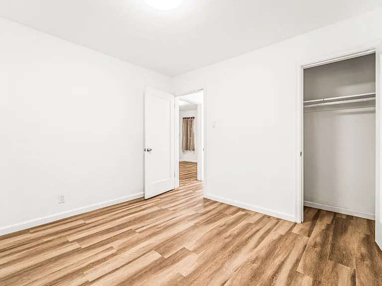 560 Russell St — Photo 25