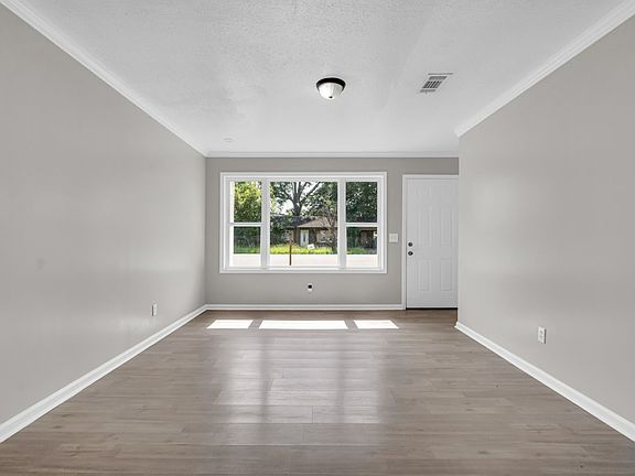 3rd image of 134 Poplar St