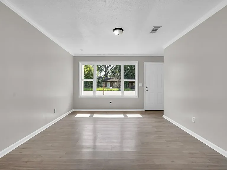 134 Poplar St — Photo 3