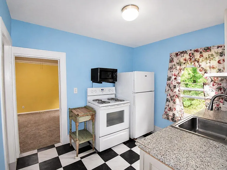 376 Terryville Rd — Photo 6