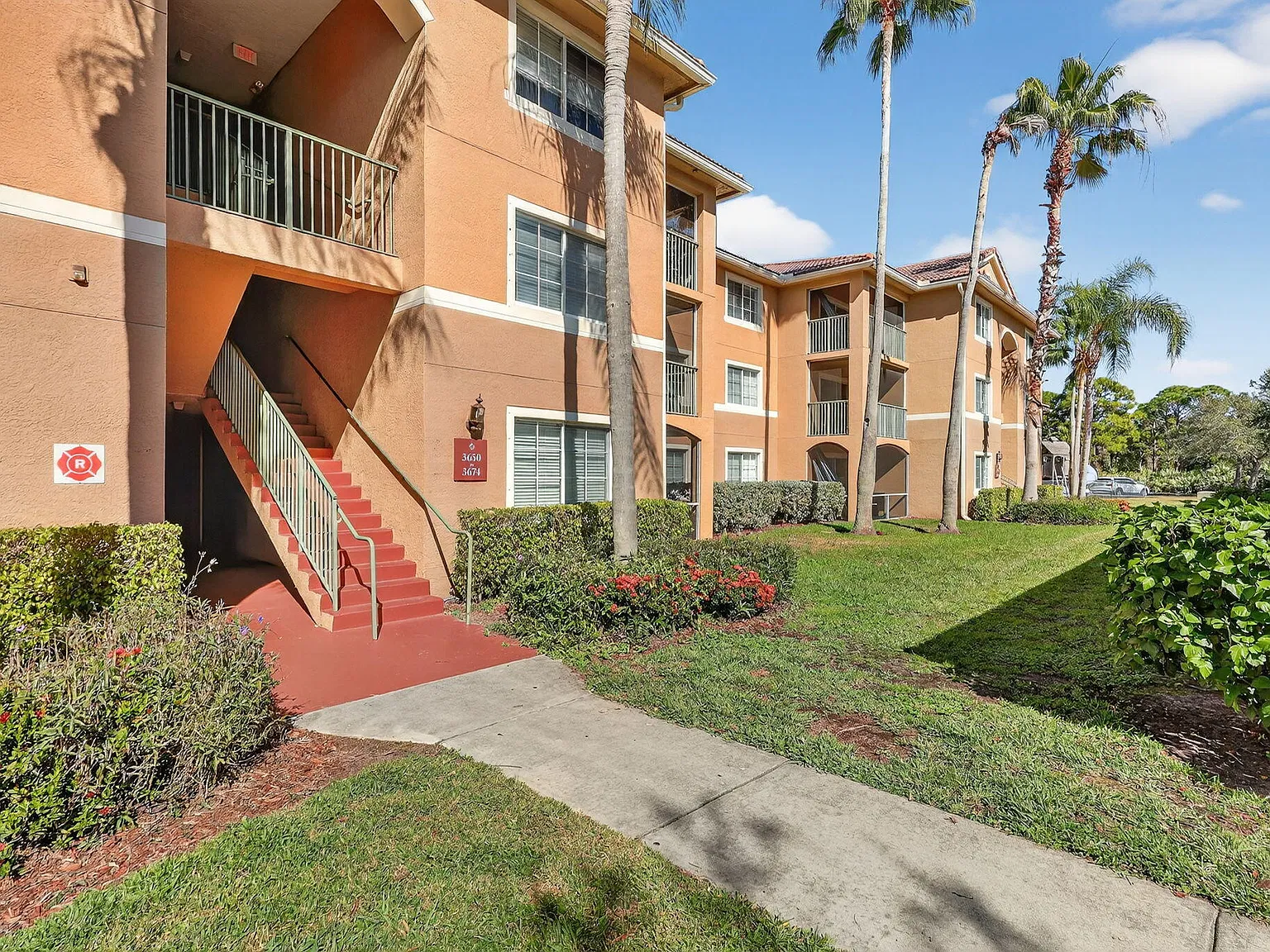 1 bed, 1.0 bath, 781 sqft, $1,600 — Photo 2