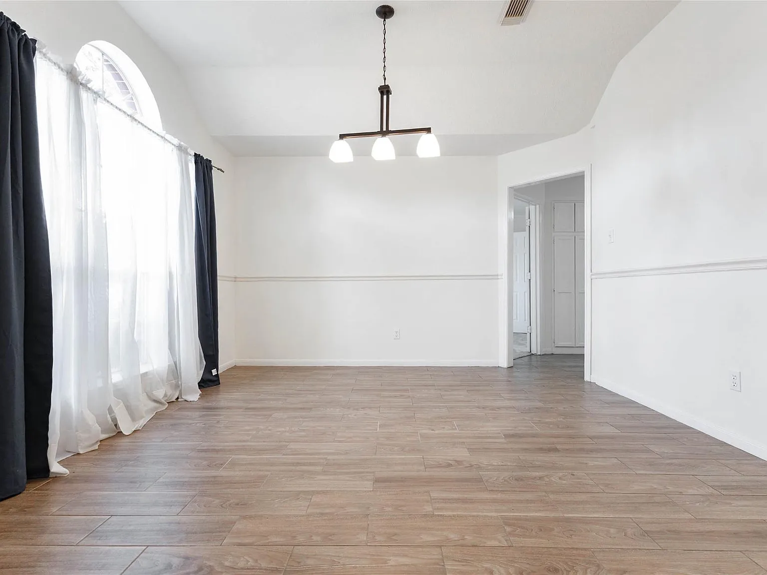 3 bed, 4.0 bath, 1763 sqft, $1,900 — Photo 4