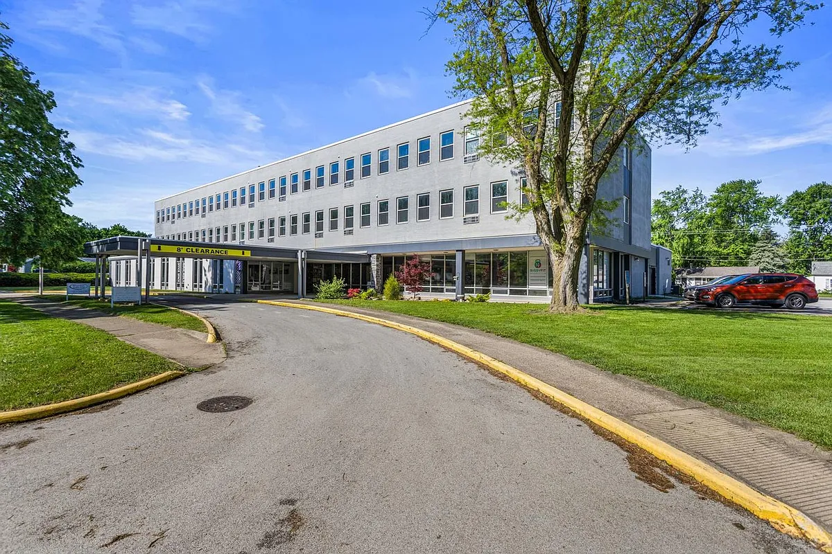 Building Photo - 703 N Park 704 Tarn