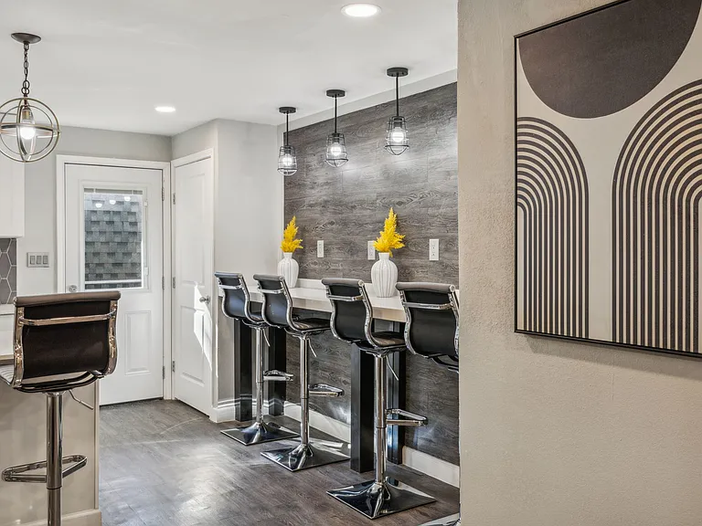 The Ashley at Bluffview Apartments — Photo 48