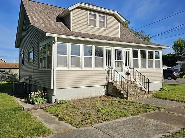2813 15th St, Menominee, MI 49858
