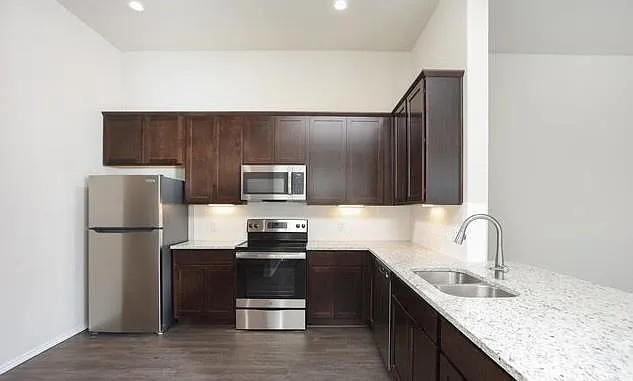 3414 Scott Cir — Photo 5