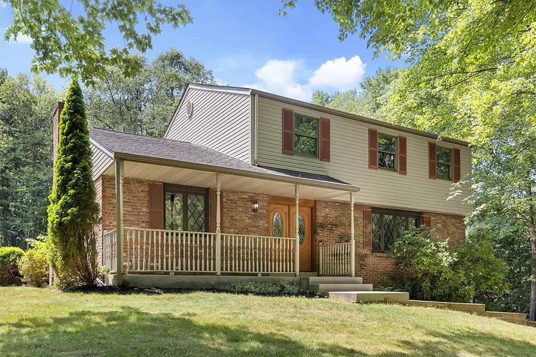 116 Foxglove Dr photo 1