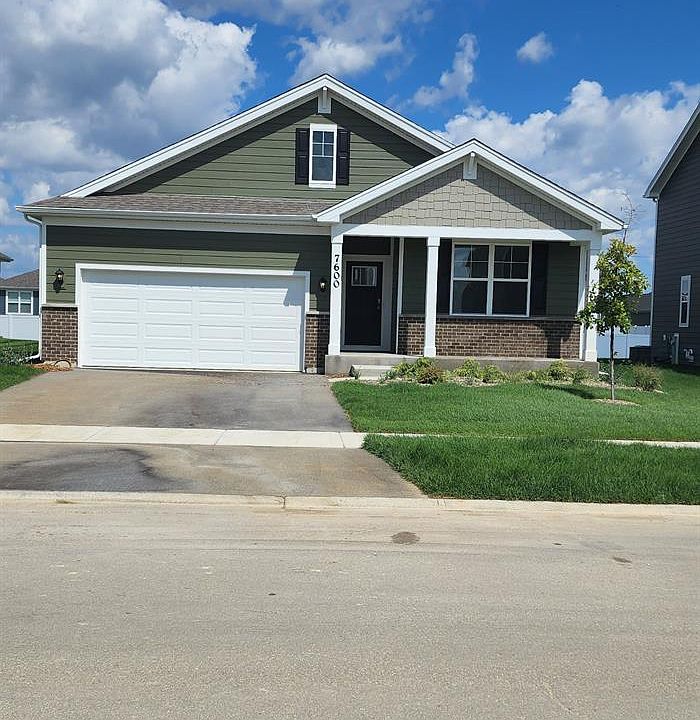 1st image of 7600 W 105th Pl