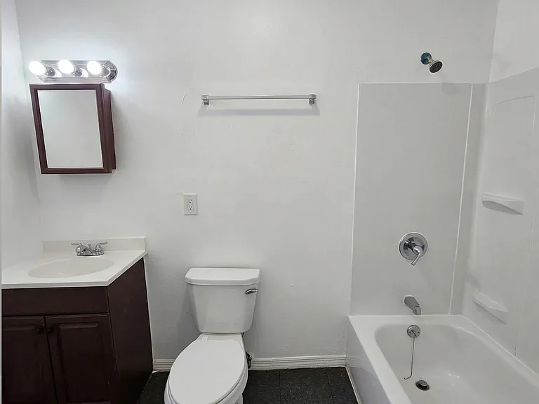50 Walnut St #6 — Photo 3