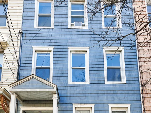 11 Hausman Street image 1 of 17