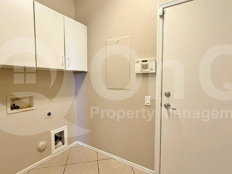 8306 W Sheridan St — Photo 16