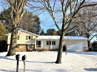 1220 Brookwood Dr, Muskegon, MI 49441