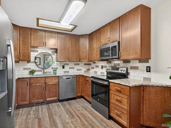 5th image of 653 Brentwood Street