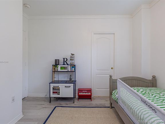 5th image of 3121 Jackson Ave #3121