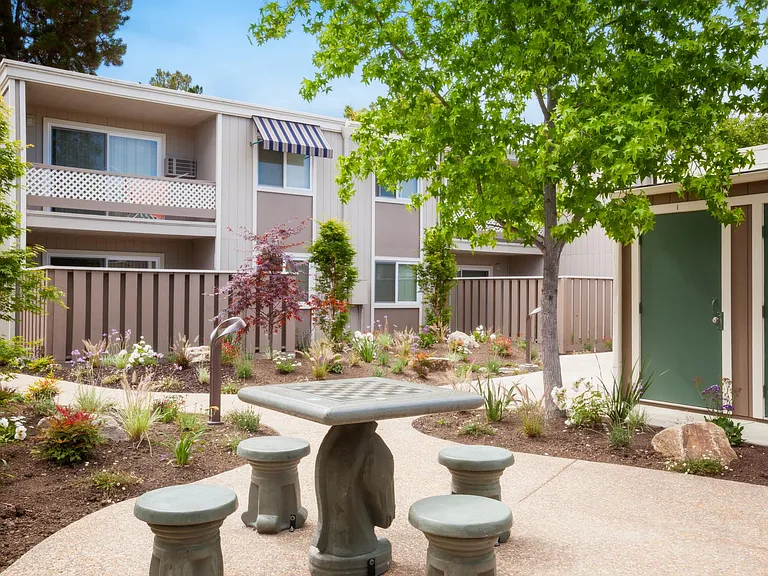 Halford Gardens Apartments — Photo 13