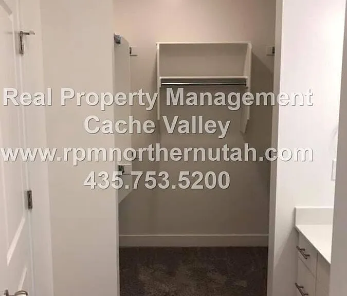 163 E 550 N #301 — Photo 23