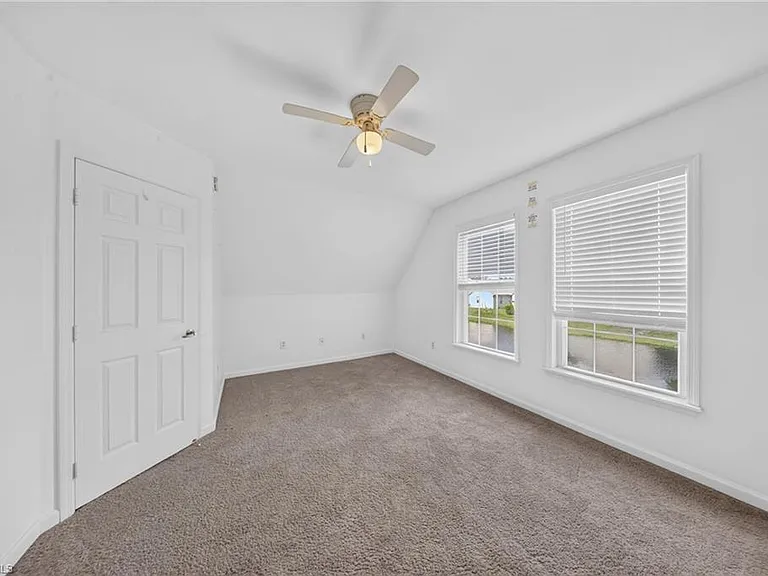 250 Leawood Cir — Photo 17