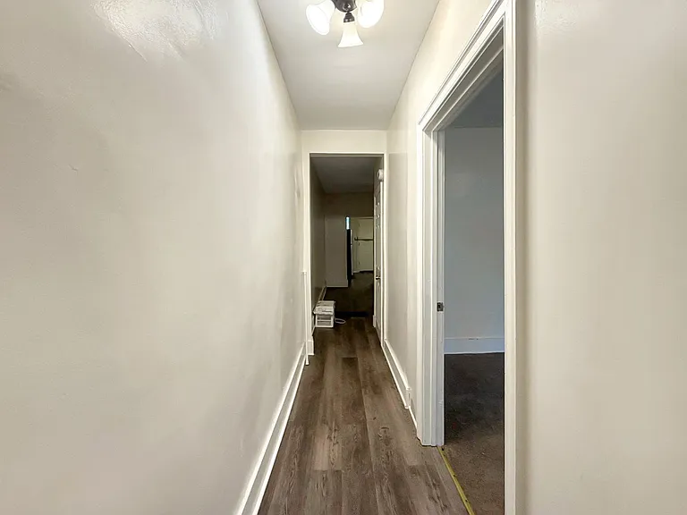 1617 N Warwick Ave — Photo 2