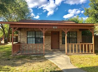 416 W Fannin St, Uvalde, TX 78801