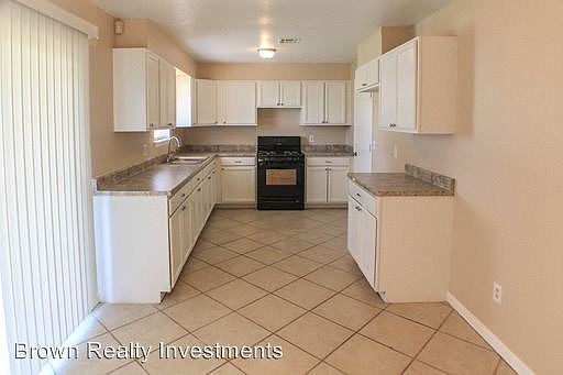 3rd image of 4213 Sunnyview Dr
