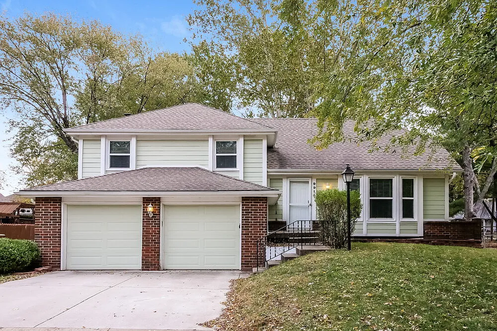 4 bed, 2.5 bath, 1817 sqft, $2,530 — Photo 1