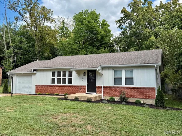 1304 Beverly Ln, Farmington, MO 63640