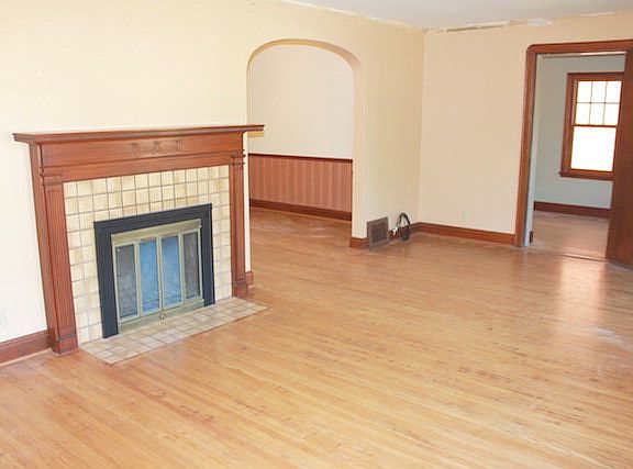 4th image of 355 Townview Cir N