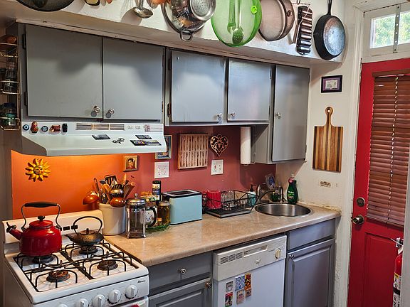 5th image of 248 33rd St NE