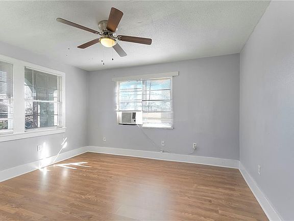 3rd image of 1225 Odeon St
