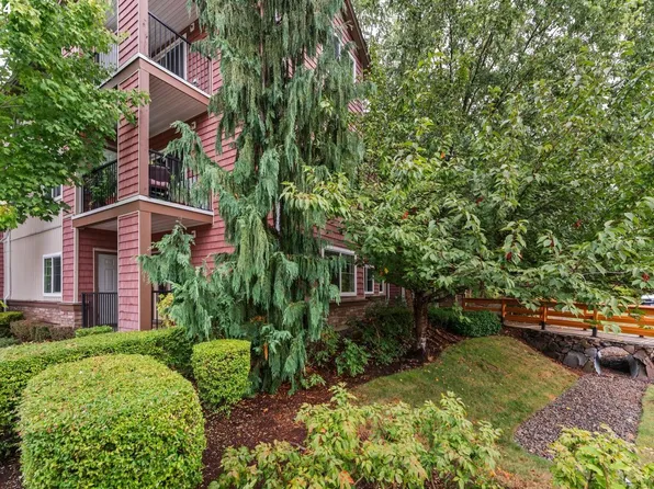10664 NE Holly St #108, Hillsboro, OR 97006