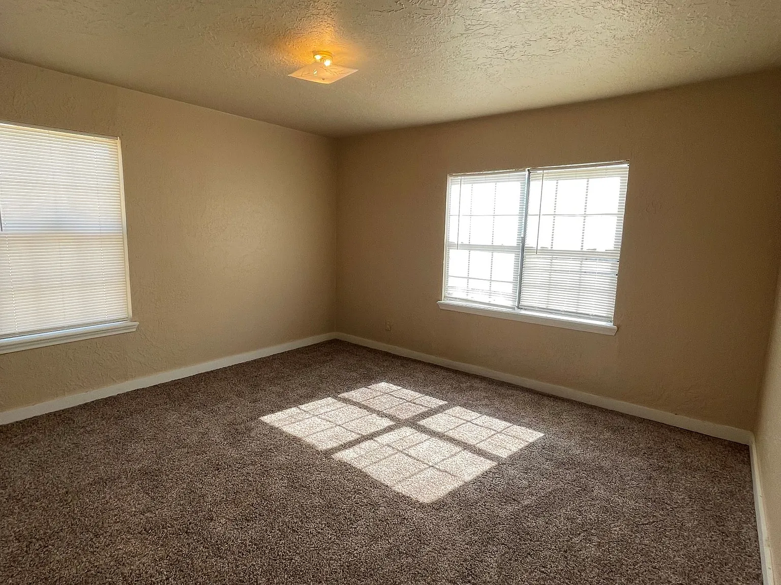 2 bed, 800 sqft, $650 — Photo 4
