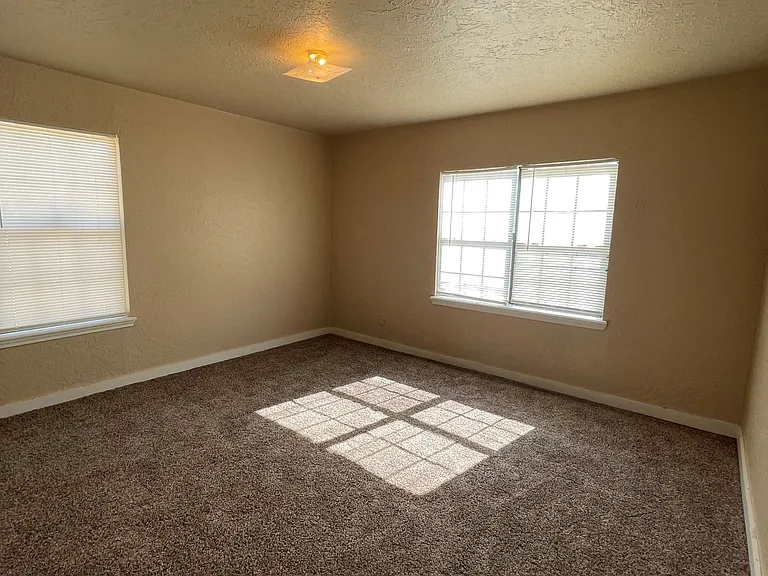 1107 NW Bell Ave #2 — Photo 4