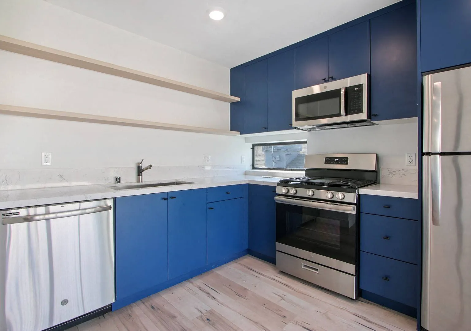 The Lex @ 4522 Lexington — Photo 2